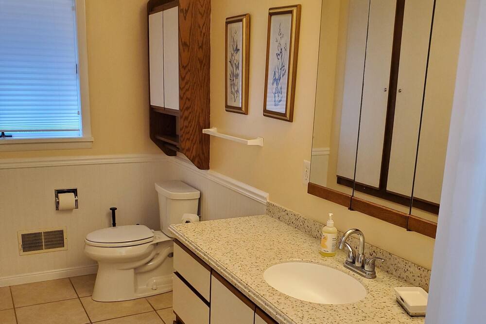 Photo of Bathroom in Marion Station