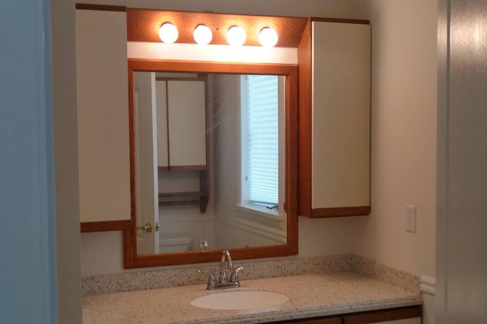 Photo of Bathroom in Marion Station