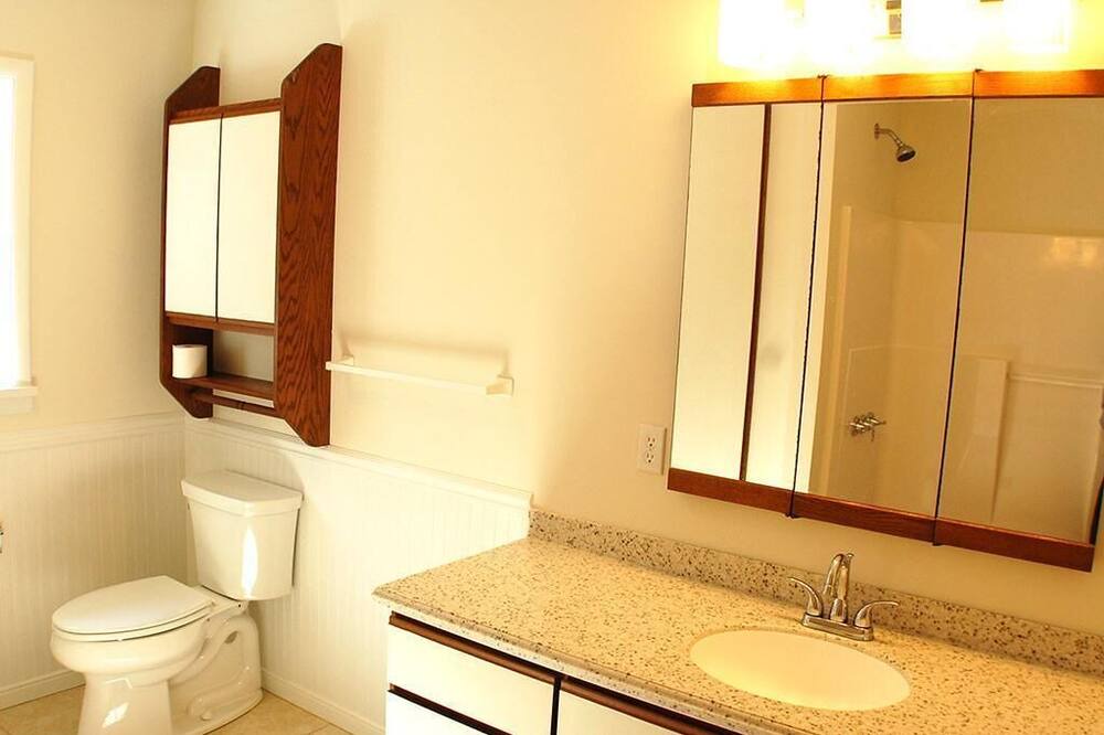 Photo of Bathroom in Marion Station