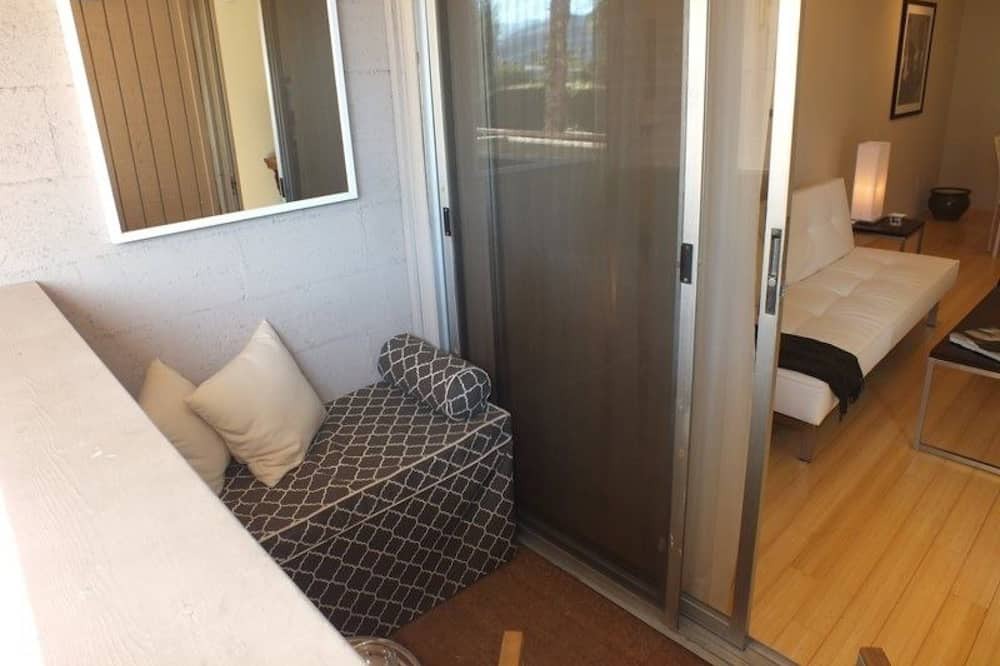 Photo of Livingroom in Racquet Club West