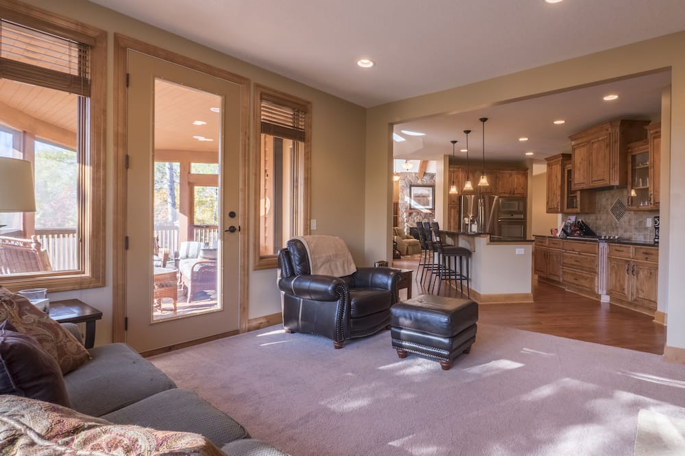 Photo of Livingroom in Embarrass