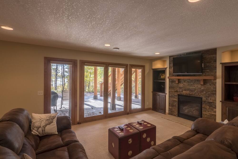 Photo of Livingroom in Embarrass