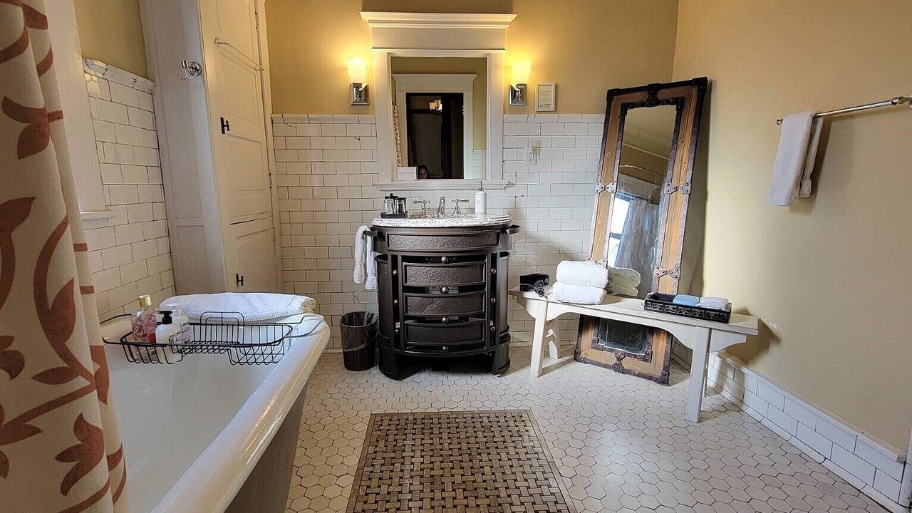 Photo of Bathroom in Summit - University