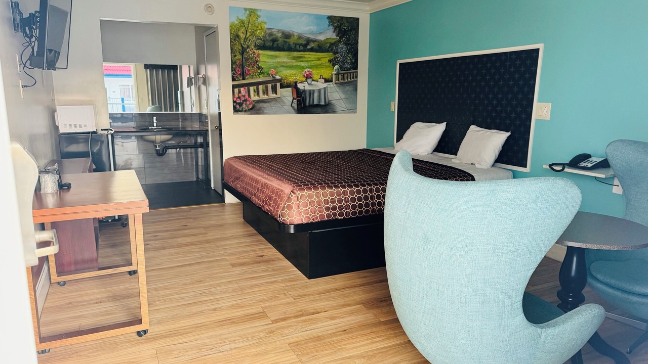 Photo of Bedroom in Inglewood