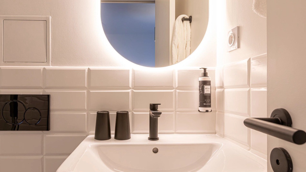 Photo of Bathroom in Republique–Point-du-Jour