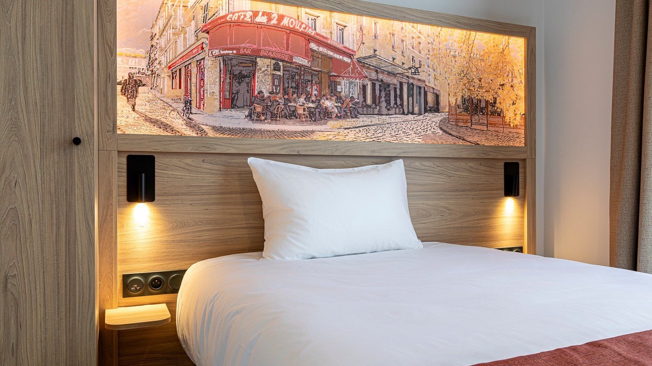 Photo of Bedroom in Republique–Point-du-Jour