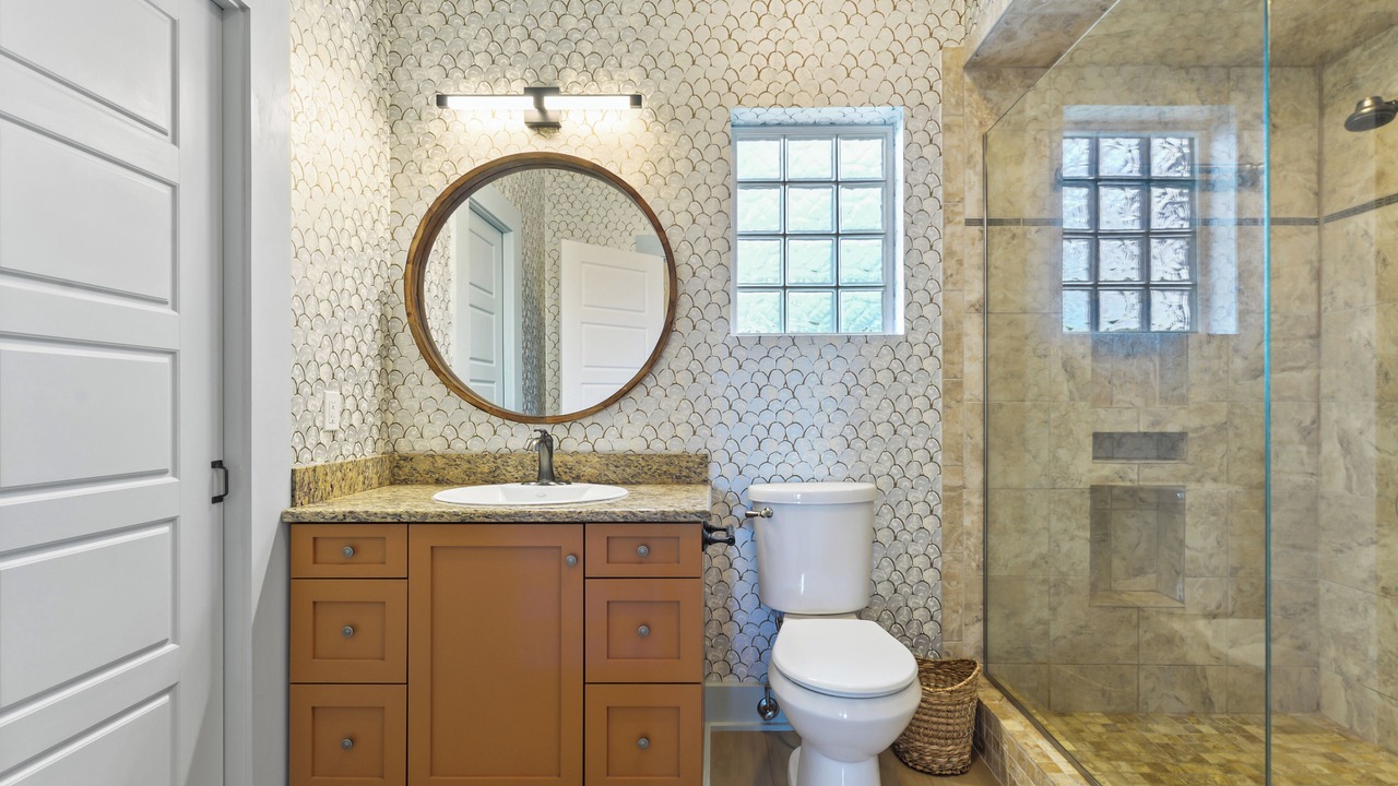 Photo of Bathroom in Henderson Point