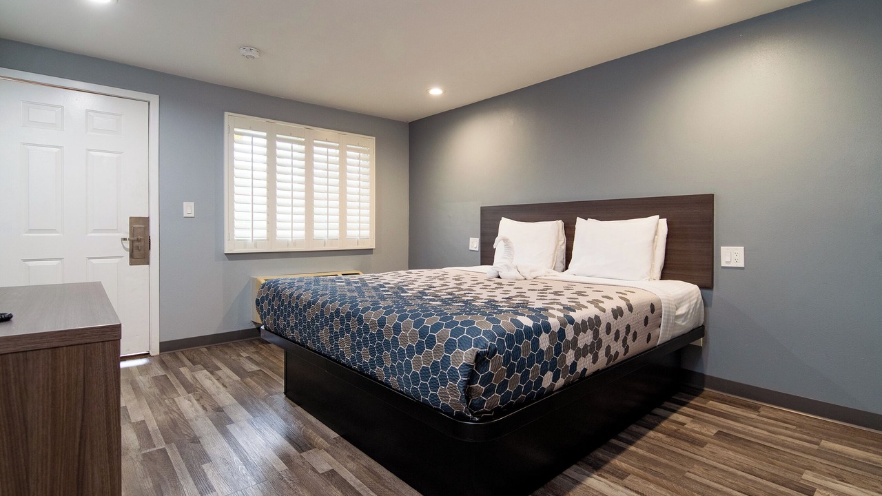 Photo of Bedroom in Paramount