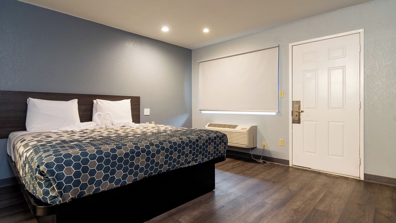 Photo of Bedroom in Paramount