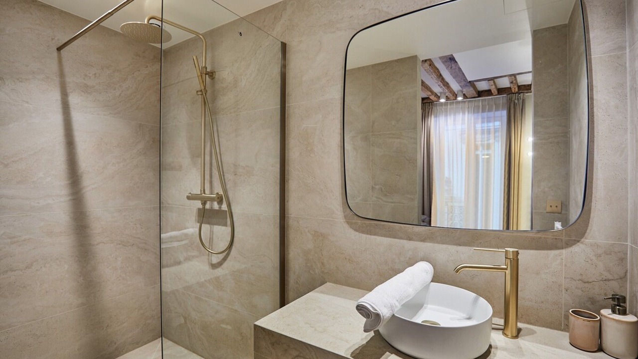 Photo of Bathroom in Quartier de la Place-Vendome