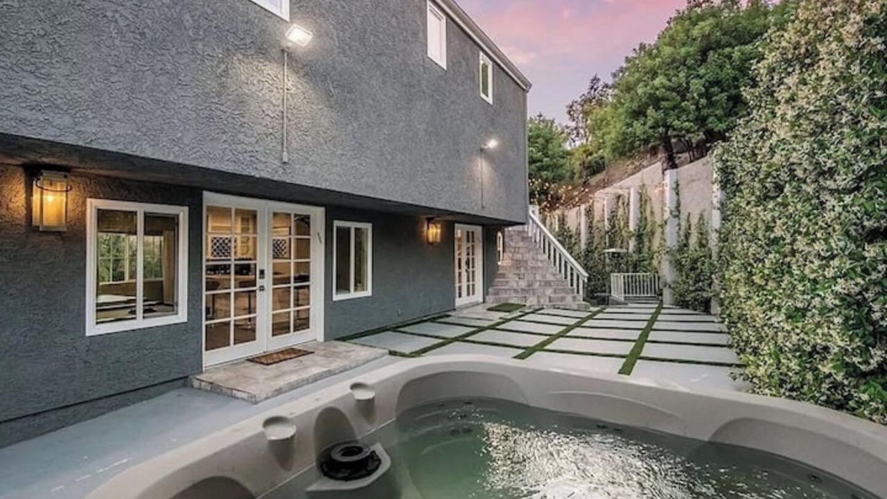 Photo of Outdoor in Woodland Hills