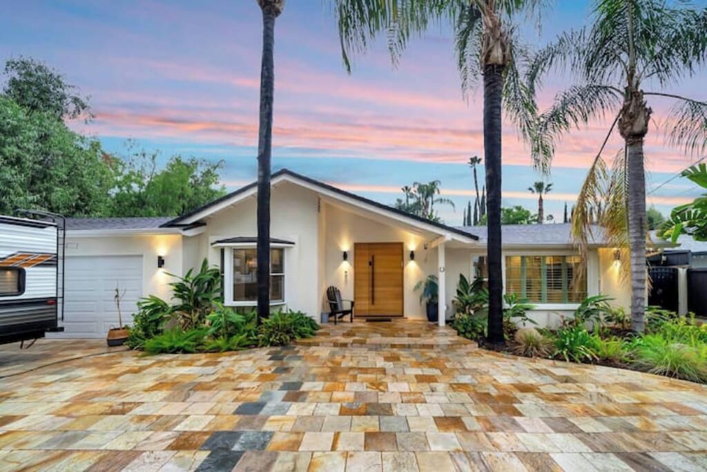 Photo of Outdoor in Woodland Hills