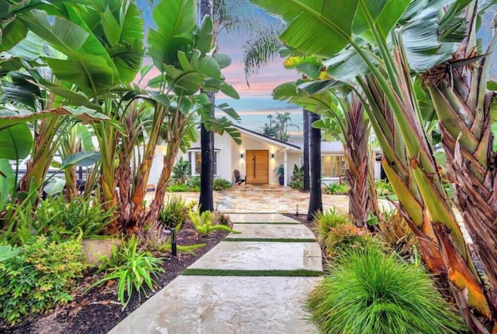 Photo of Outdoor in Woodland Hills