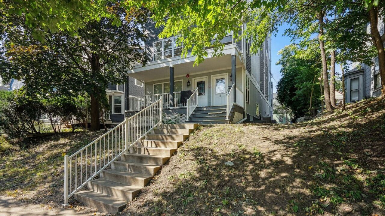 Photo of Outdoor in Lowry Hill East