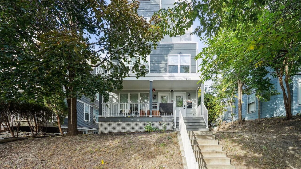 Photo of Outdoor in Lowry Hill East