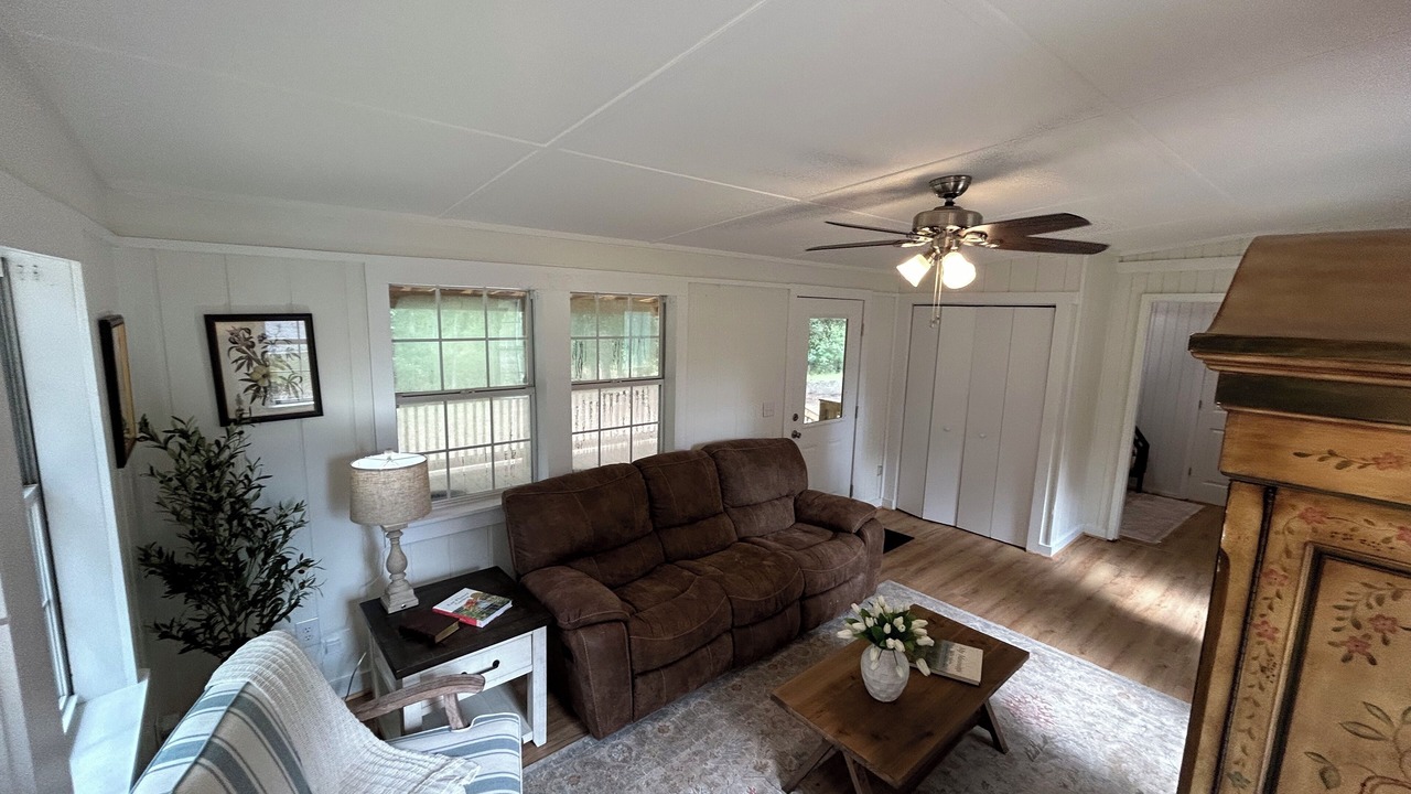 Photo of Livingroom in Lucedale