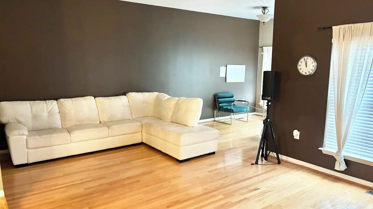 Photo of Livingroom in Dulles Town Center