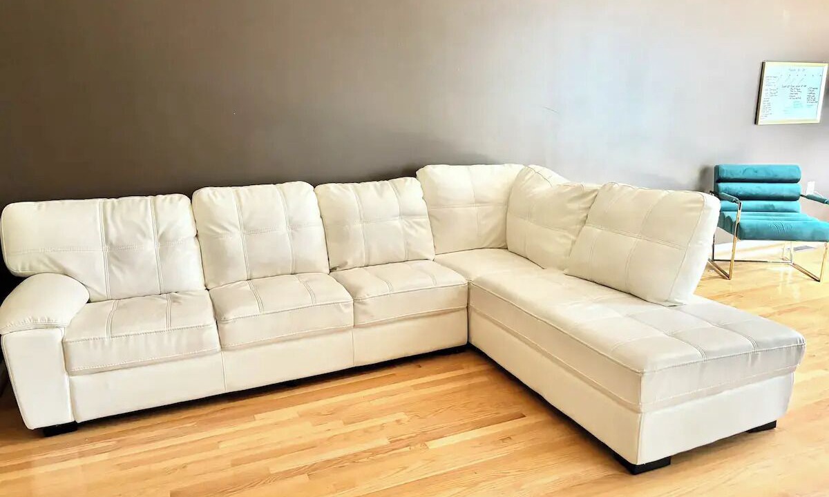 Photo of Livingroom in Dulles Town Center