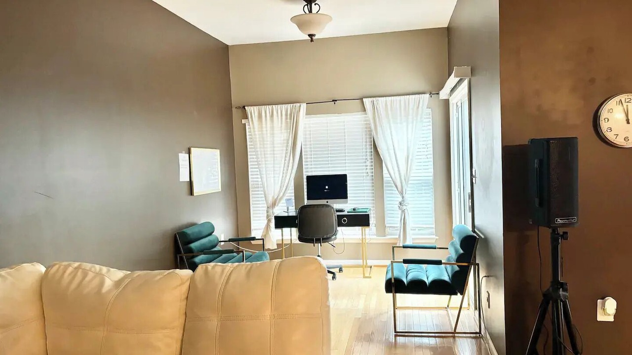 Photo of Livingroom in Dulles Town Center
