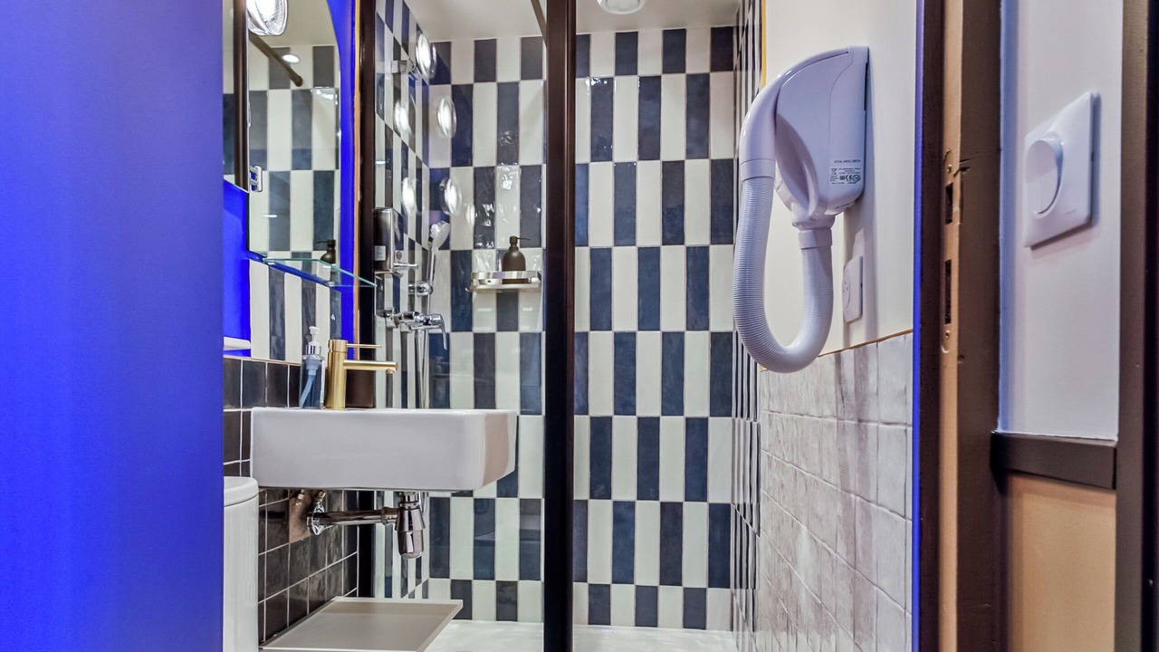 Photo of Bathroom in Quartier de la Place-Vendome