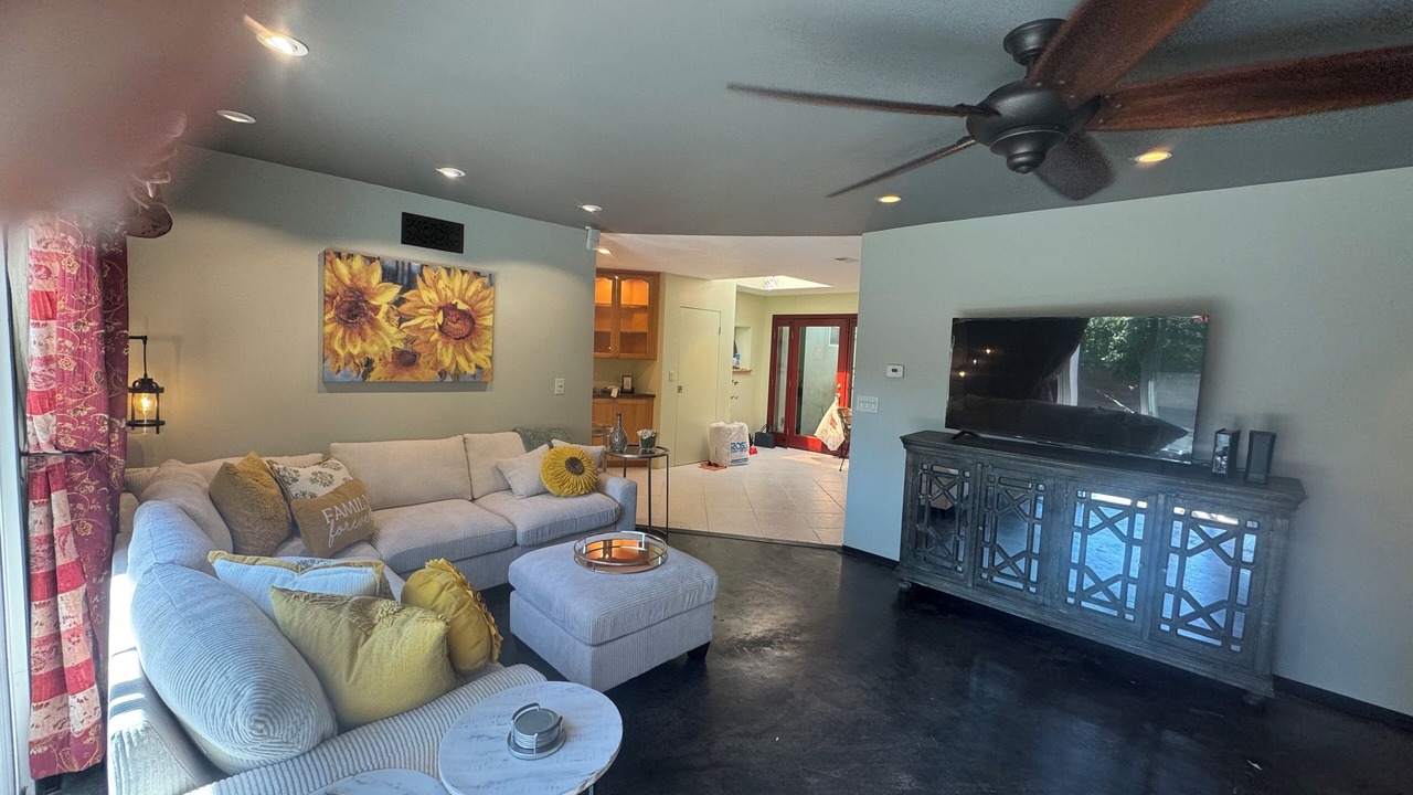 Photo of Livingroom in Simi Valley