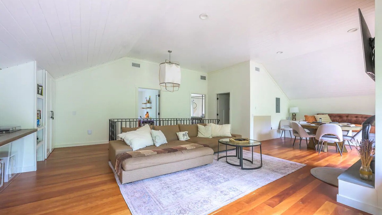 Photo of Livingroom in Becket