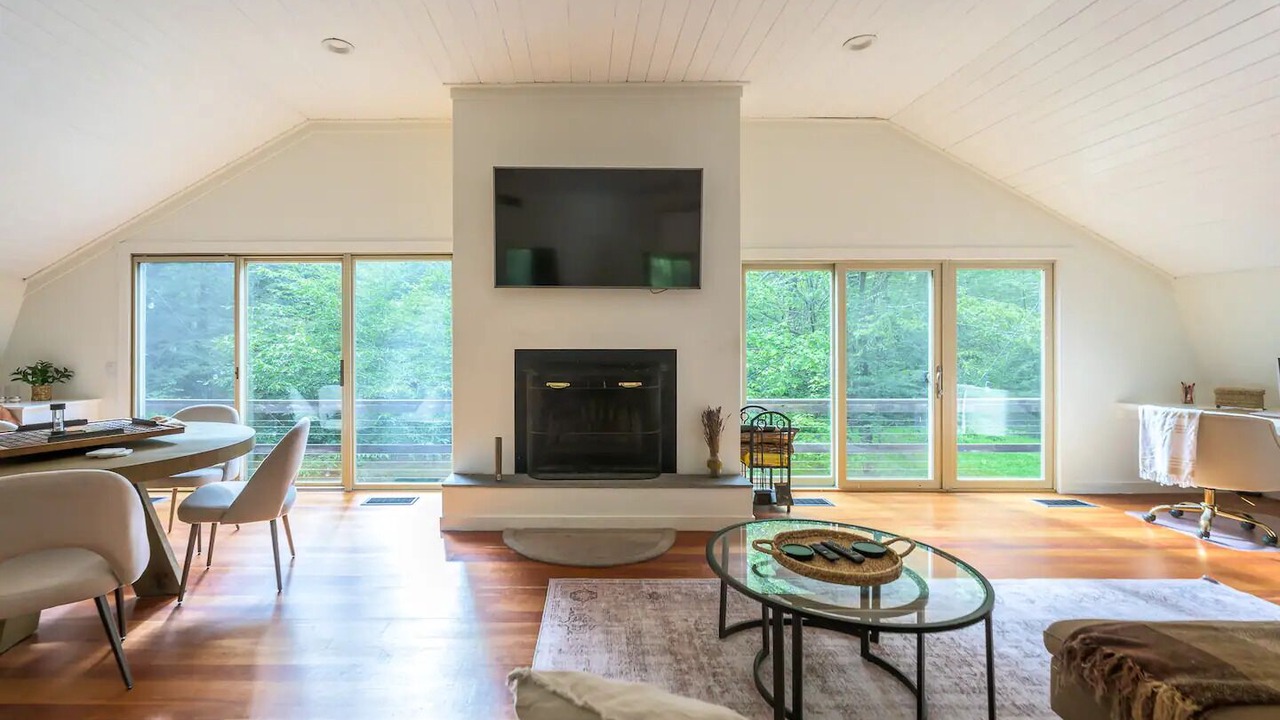 Photo of Livingroom in Becket
