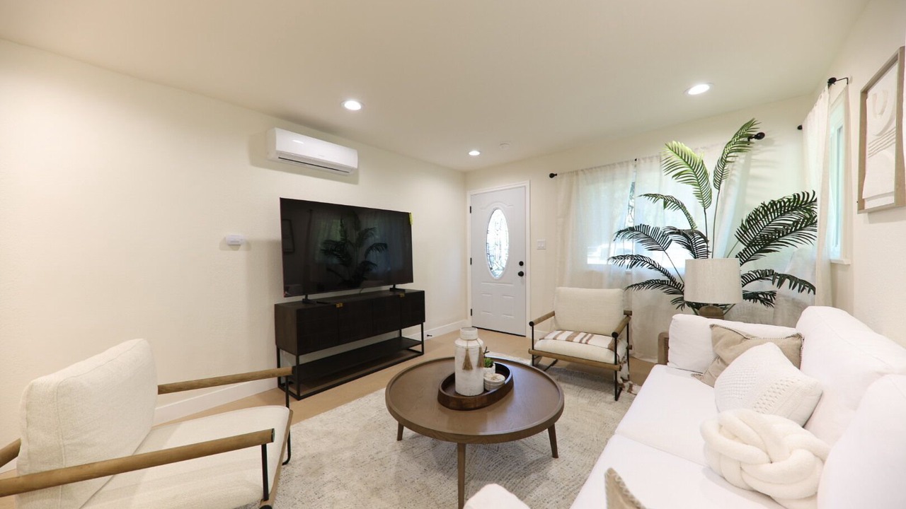 Photo of Livingroom in Altadena