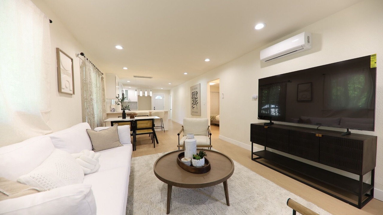 Photo of Livingroom in Altadena