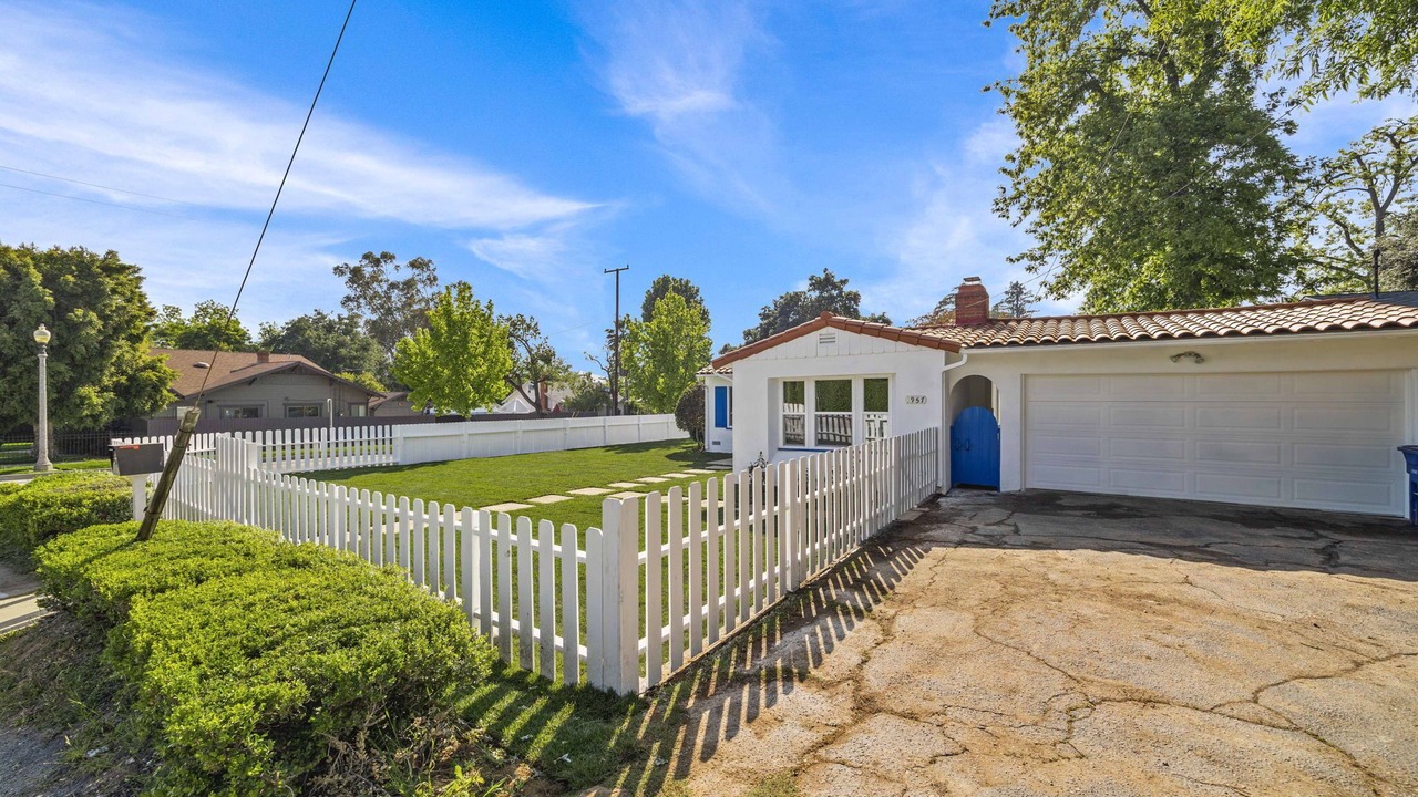 Photo of Outdoor in Altadena