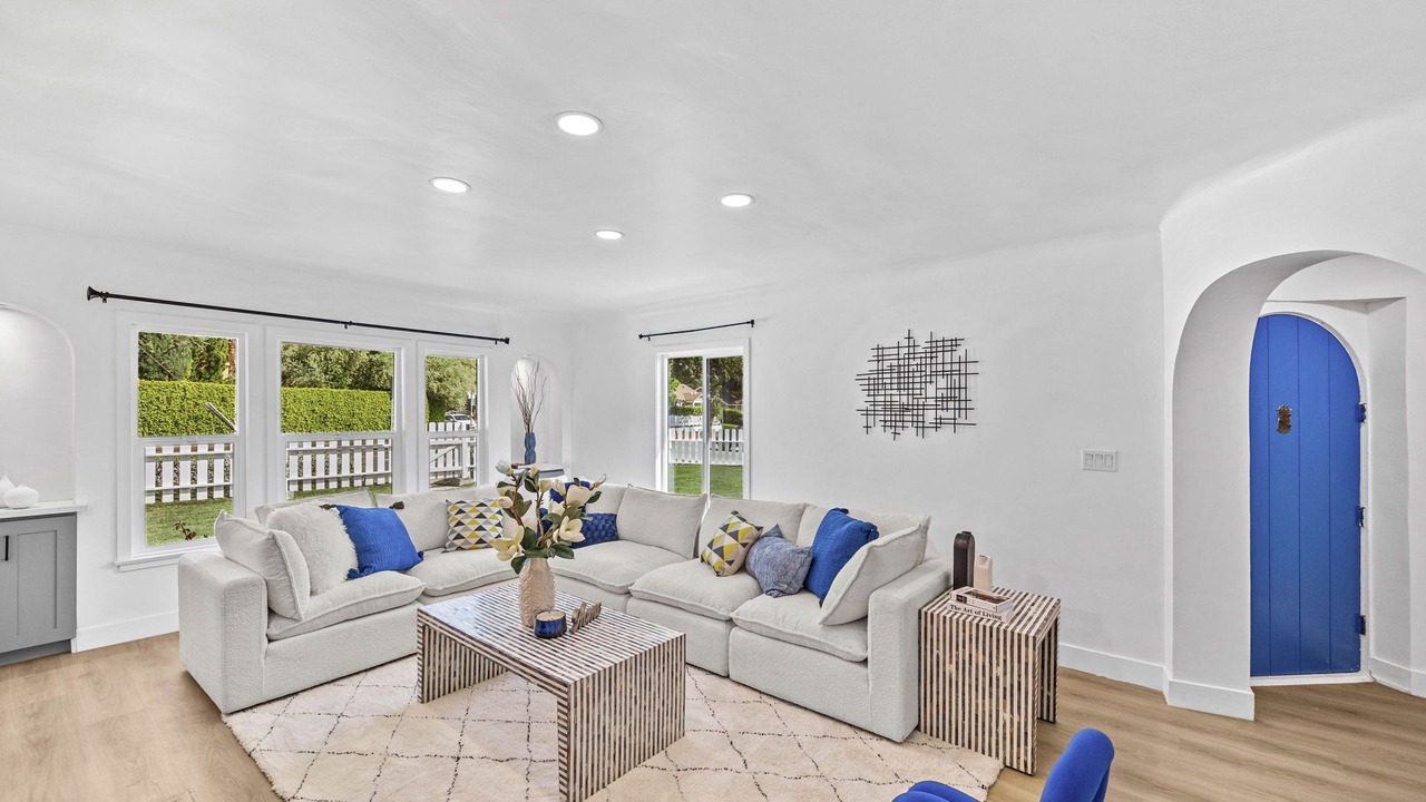 Photo of Livingroom in Altadena