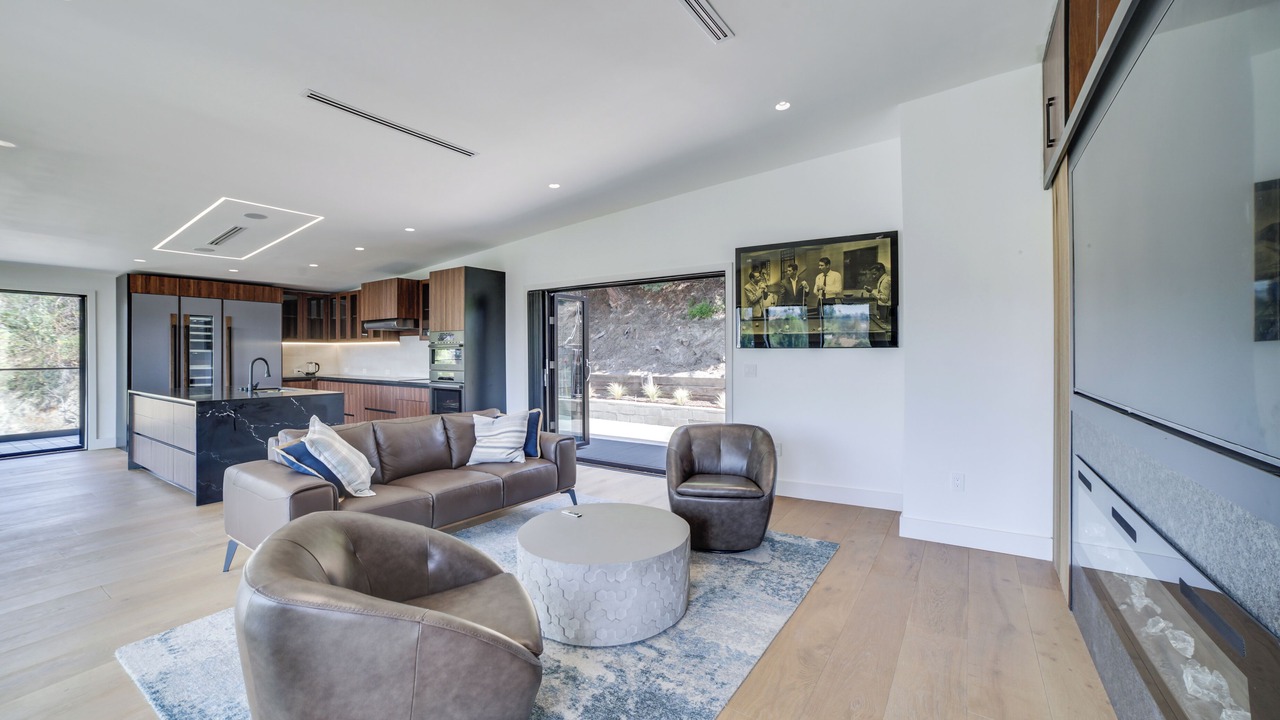 Photo of Livingroom in Woodland Hills