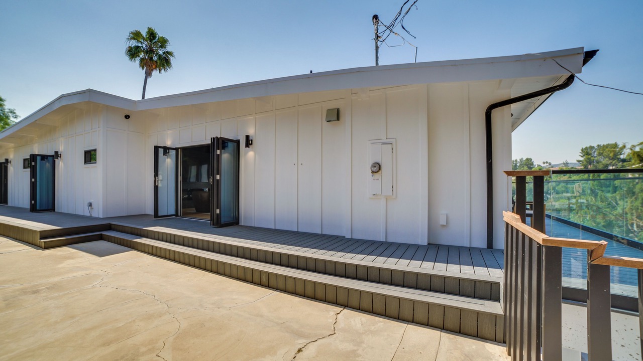Photo of Outdoor in Woodland Hills