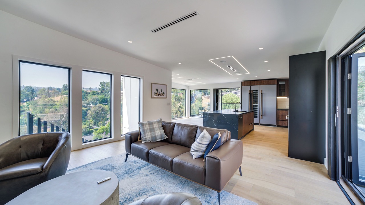 Photo of Livingroom in Woodland Hills
