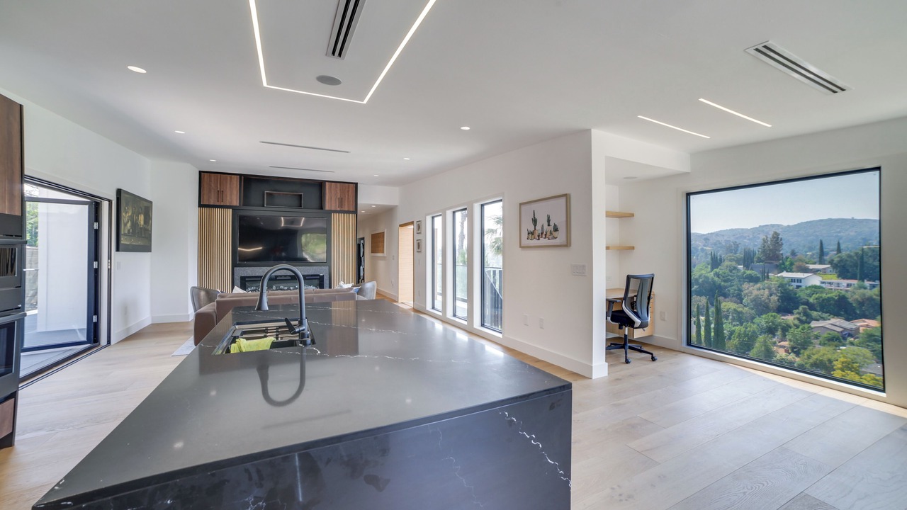 Photo of Livingroom in Woodland Hills
