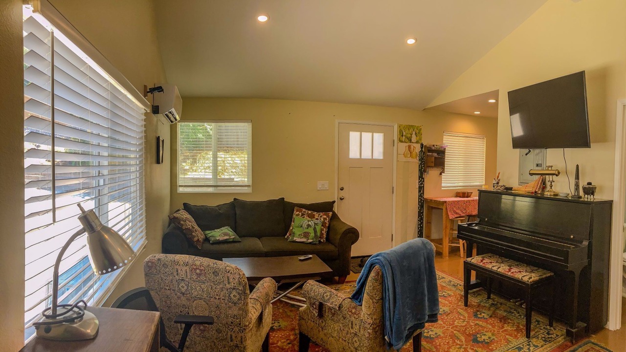Photo of Livingroom in Newhall