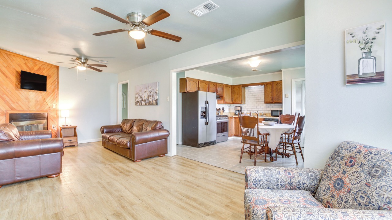 Photo of Livingroom in Gonzales
