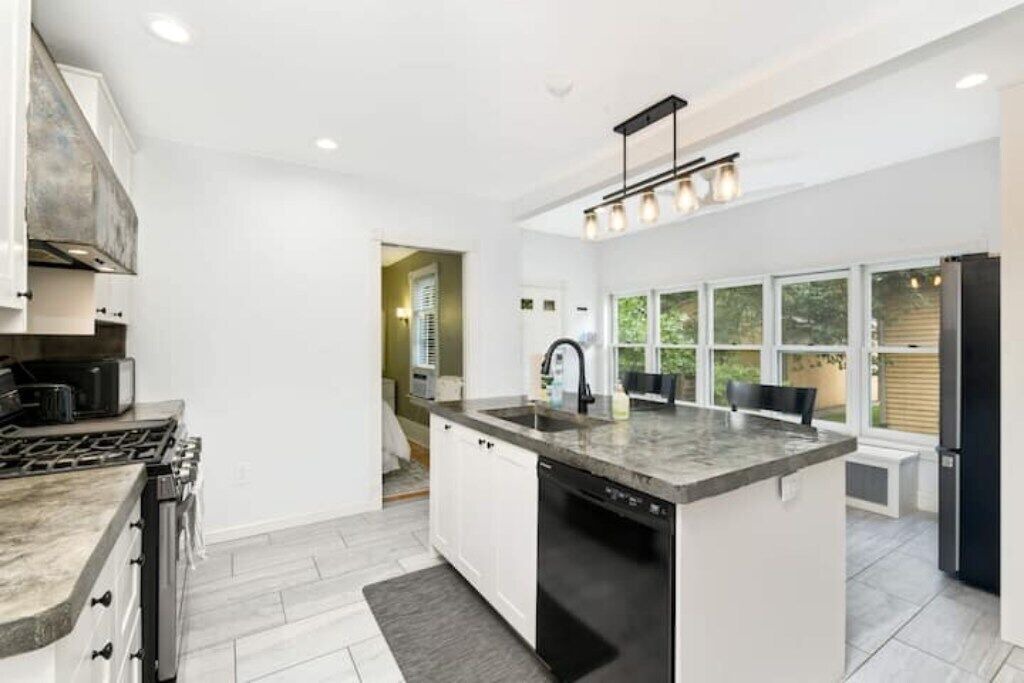 Photo of Kitchen in Summit - University