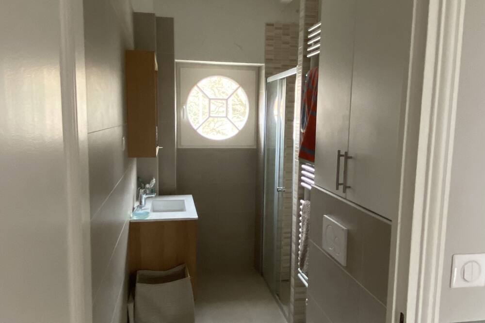 Photo of Bathroom in Le Chesnay