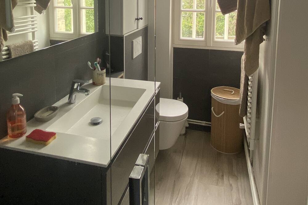 Photo of Bathroom in Le Chesnay