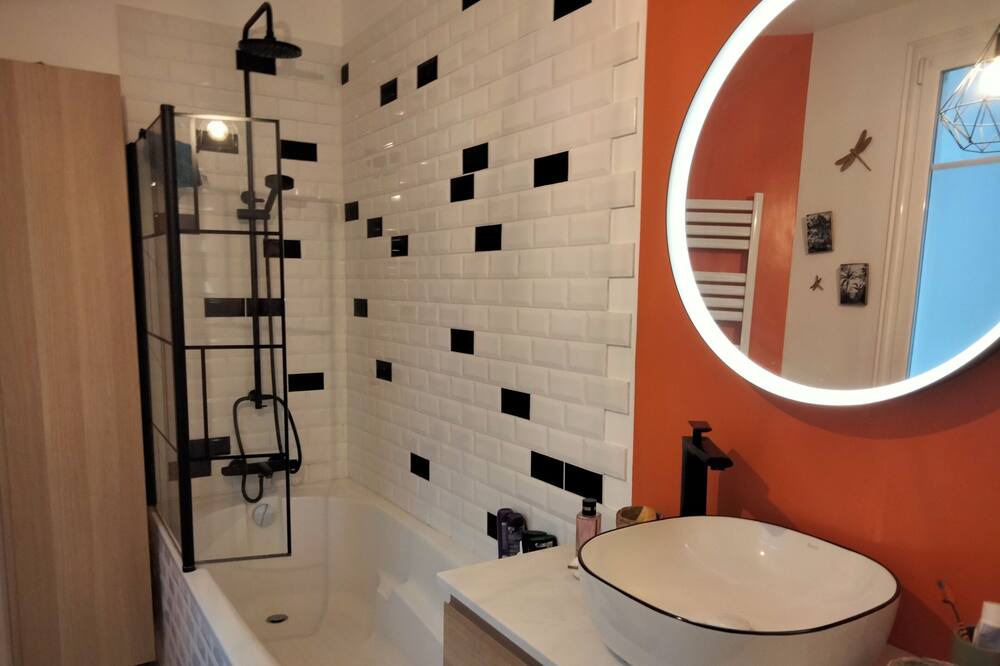 Photo of Bathroom in Vanves