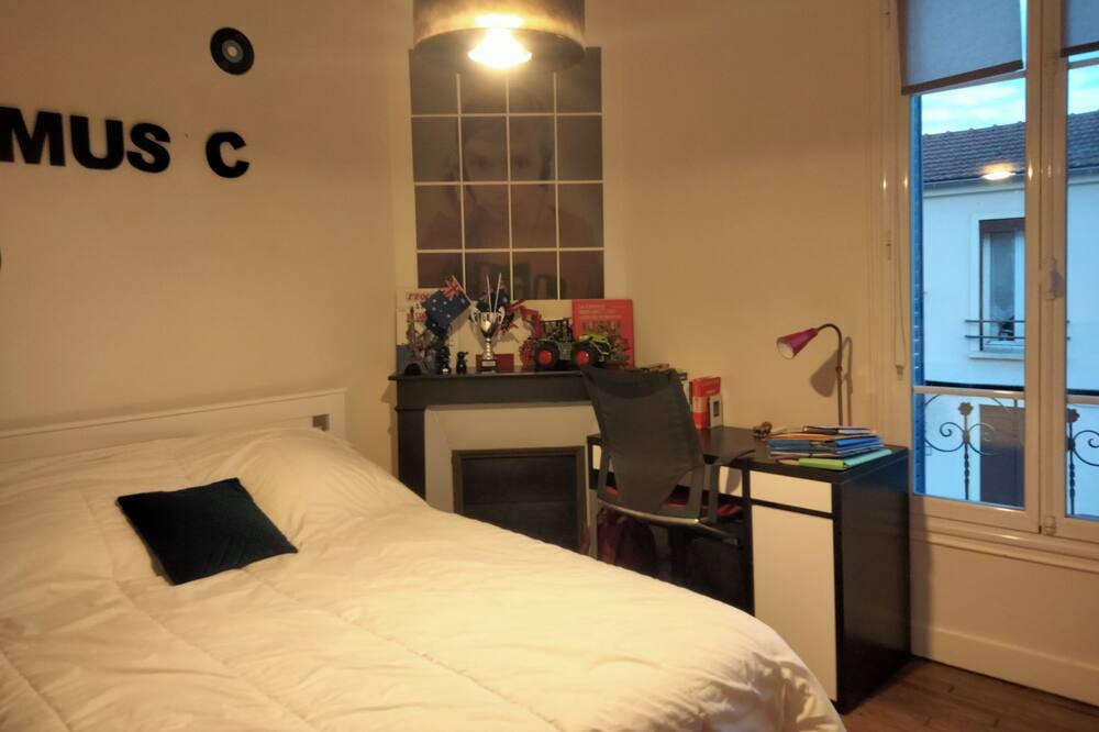 Photo of Bedroom in Vanves