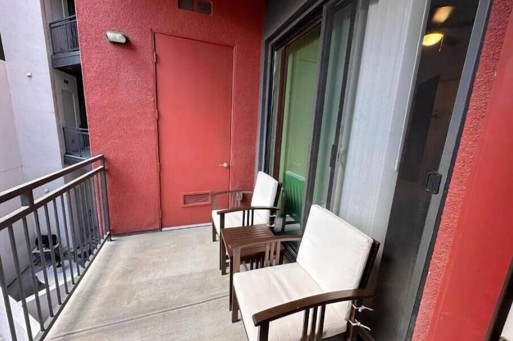 Photo of Patio Balcony in Warner Center