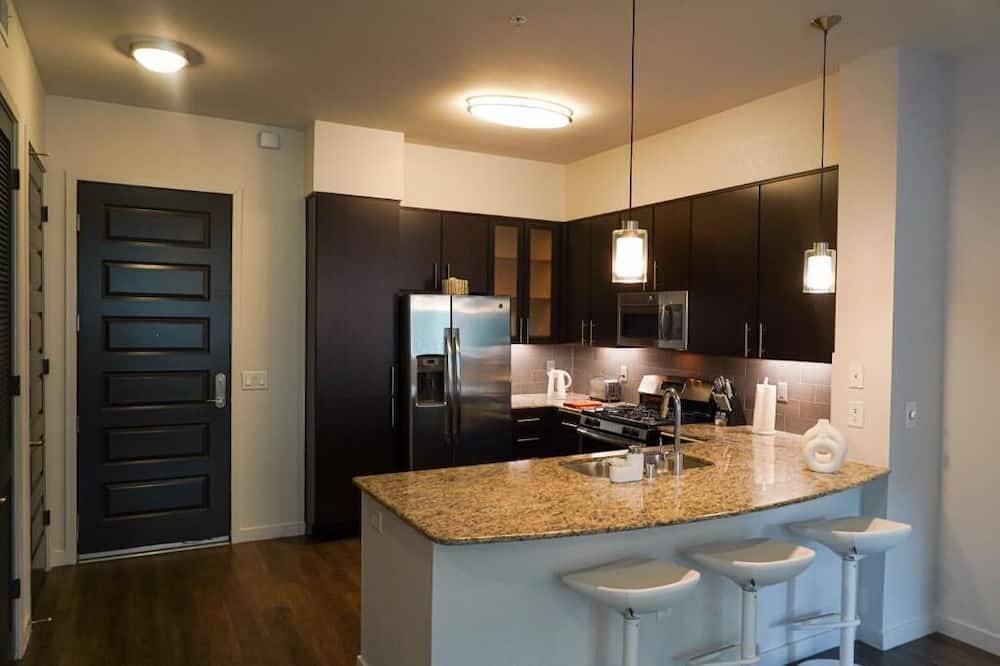 Photo of Kitchen in Warner Center