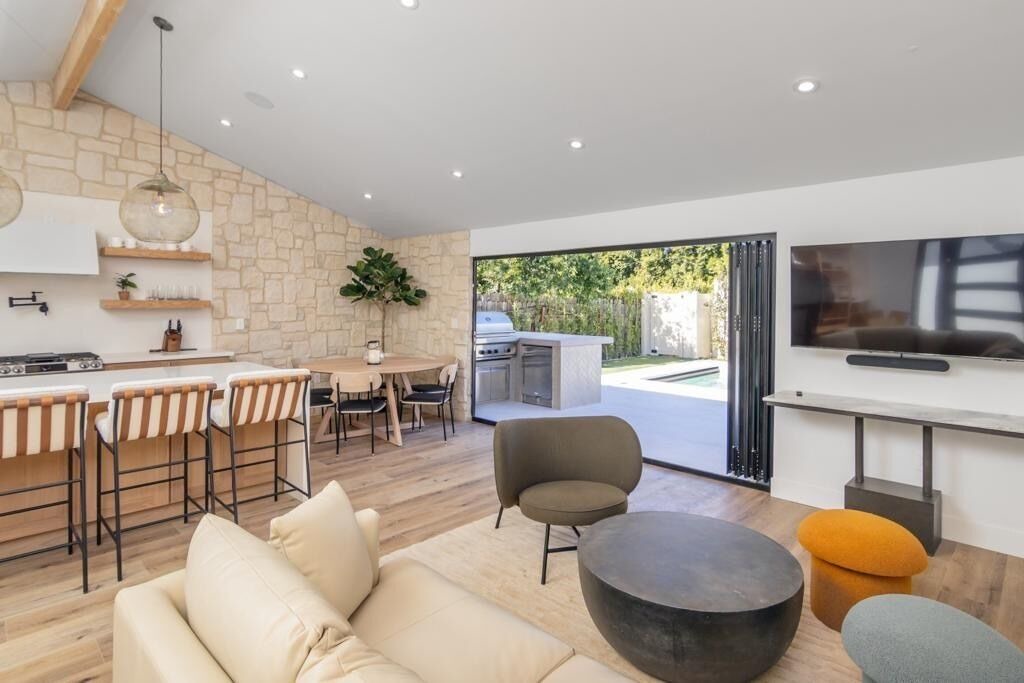 Photo of Livingroom in West Hills