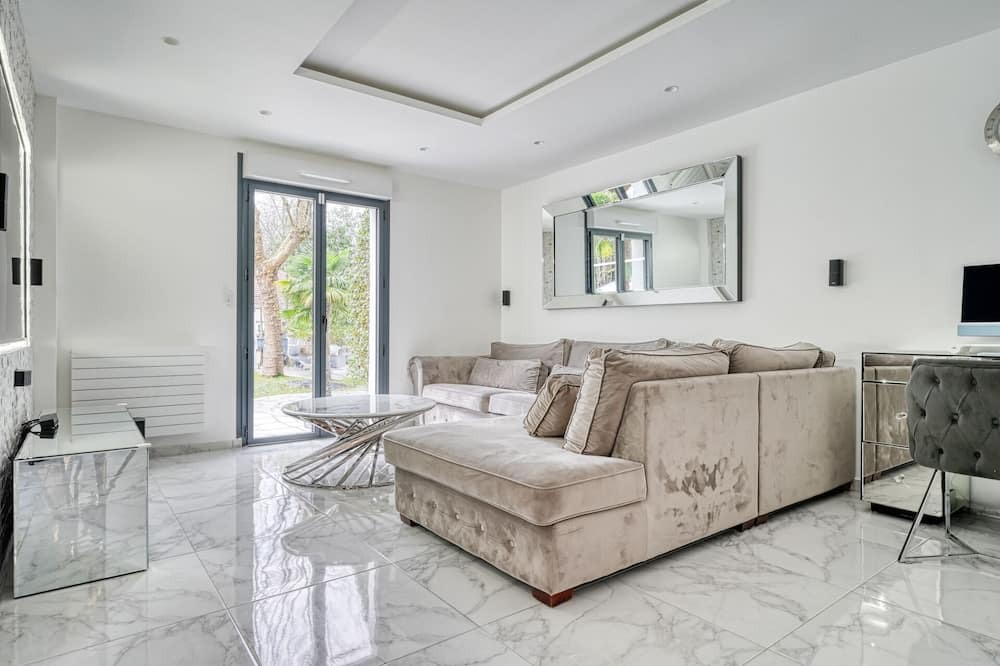 Photo of Livingroom in Ecouen