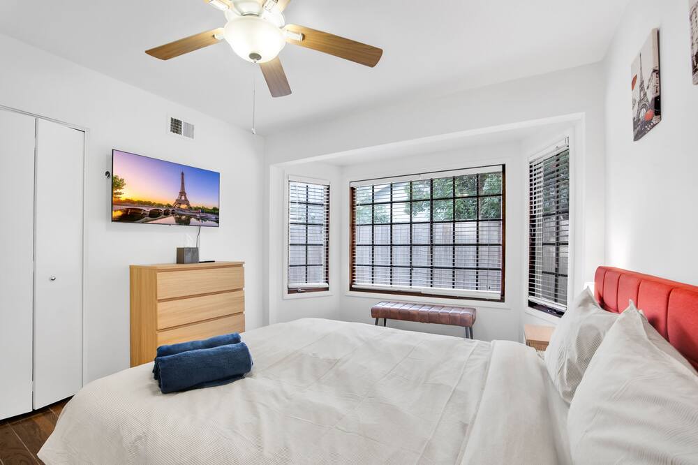 Photo of Bedroom in Northridge