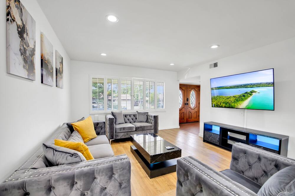 Photo of Bedroom in Northridge