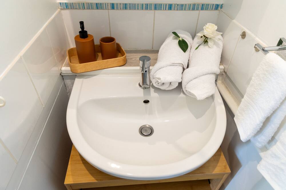Photo of Bathroom in Cires-Les-Mello
