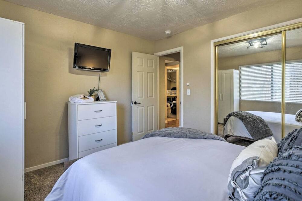 Photo of Bedroom in Arrowhead Villas